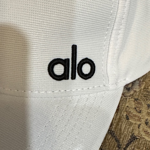 ALO Yoga White Cap with Black Logo - Picture 3 of 7